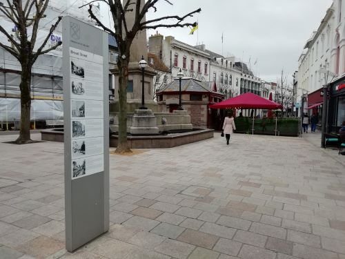  Broad Street Wayfarer sign